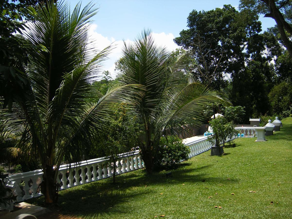 Manor House Hotel Kandy Exterior photo