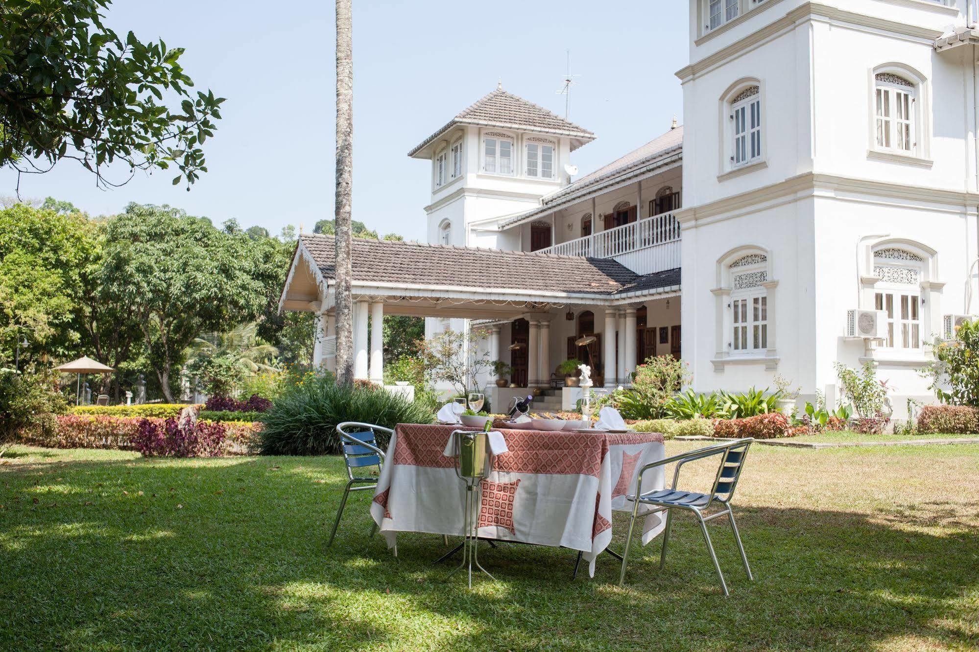 Manor House Hotel Kandy Exterior photo